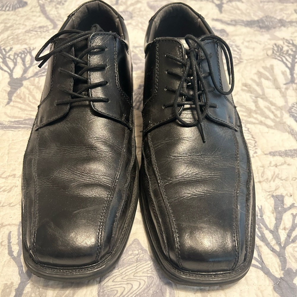 Mens Dockers dress shoes. Size 10. - Picture 2 of 5